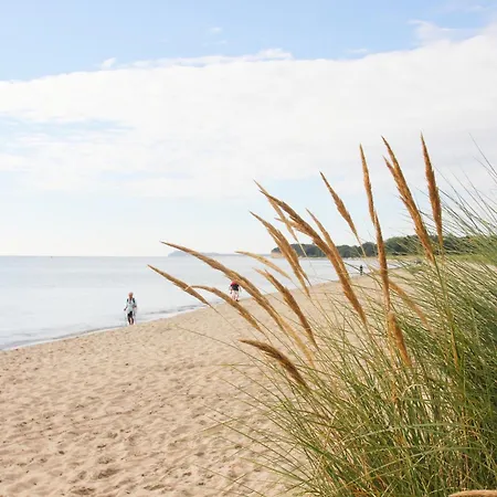 Strandnah, Mit Balkon Und Sauna- Und Schwimmbadnutzung Im Ahoi Erlebnisbad In Sellin Gratis - Strandmuschel 07 * Гёрен