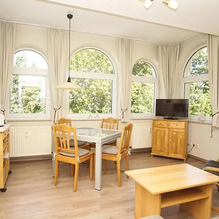 Strandnah, Mit Balkon Und Sauna- Und Schwimmbadnutzung Im Ahoi Erlebnisbad In Sellin Gratis - Strandmuschel 07 アパート